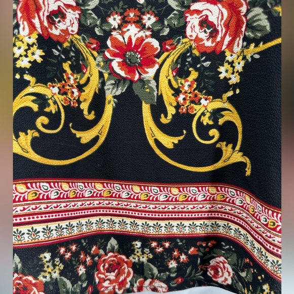 🍄4 for $35 Baroque and Roses Printed Cold Shoulder Top - Picture 7 of 7